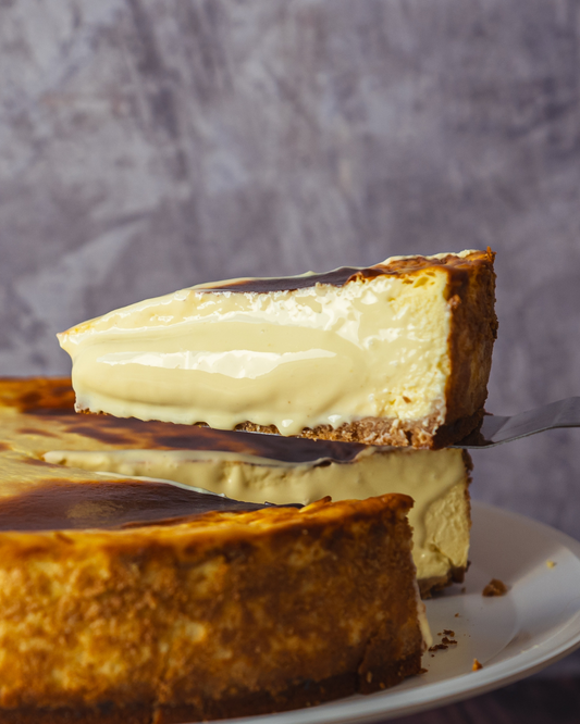 Rebanada de tarta tradicional grande con textura perfecta